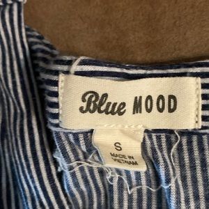 Blue and white zipper top